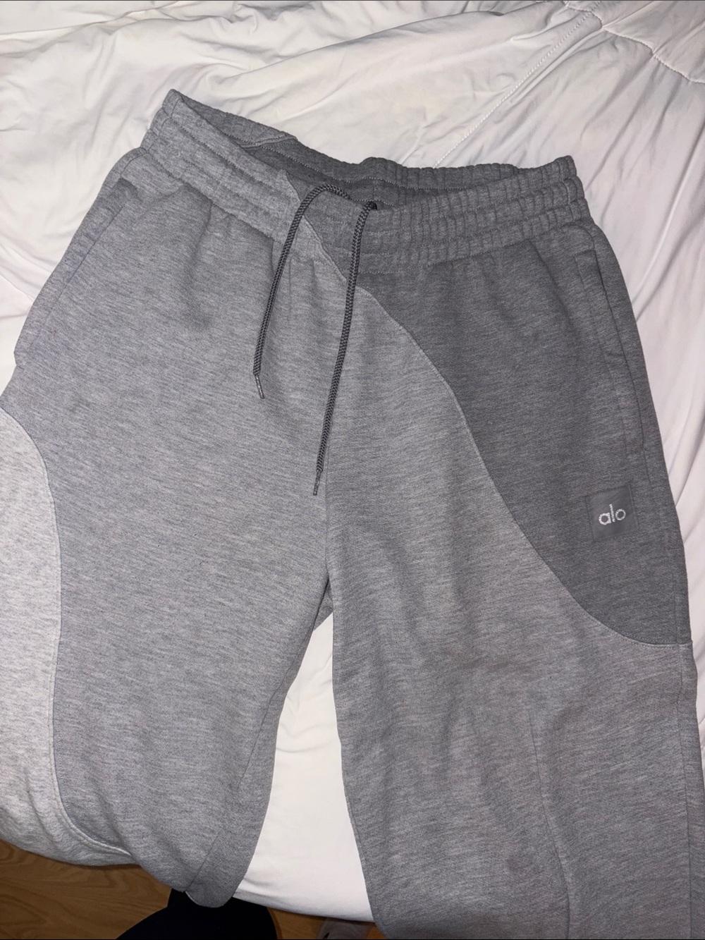 ALO yoga sweatpants grey